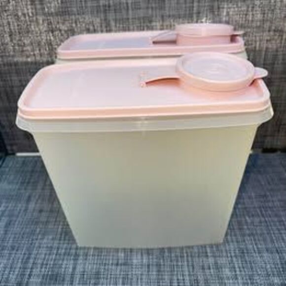 2 VINTAGE Tupperware Cereal Keeper Pourer 2 Qt Pink Cover 469-2 & 469-9 - Picture 1 of 10